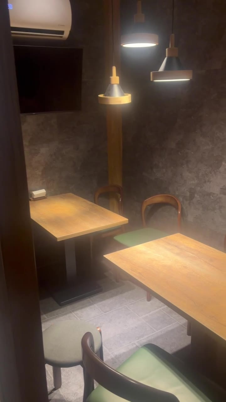 年輕有為工程行｜餐廳用餐區石紋牆面與地磚完工