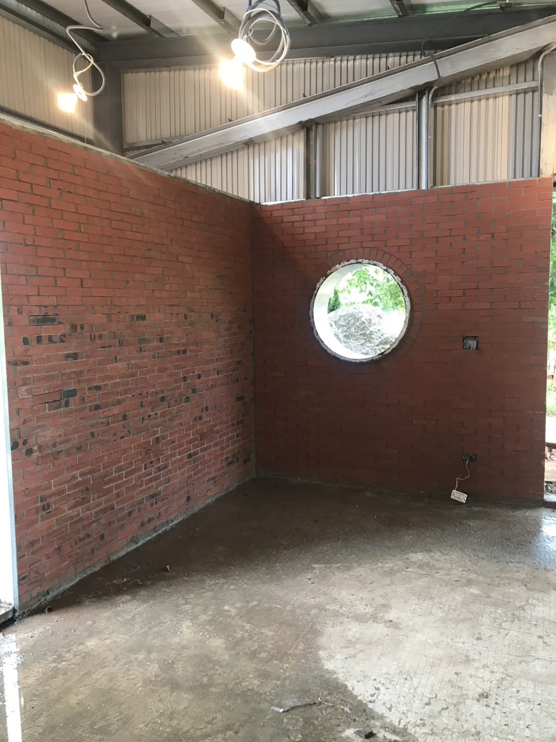 台北泥作實例:室內轉角磚牆圓窗造型完工-年輕有為工程行