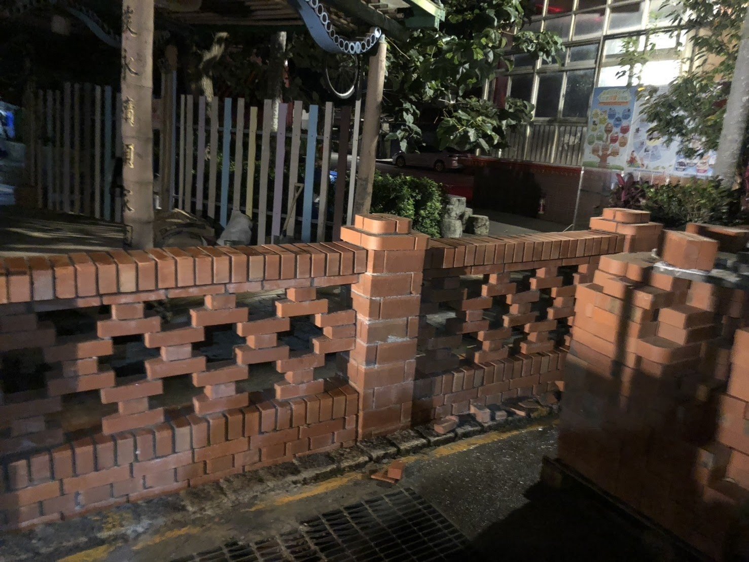 台北泥作實例:鏤空花磚圍牆砌築完工-年輕有為工程行